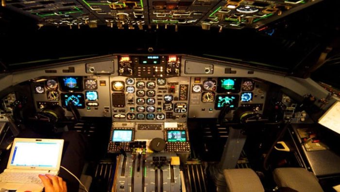a-honig-dark-cockpit3